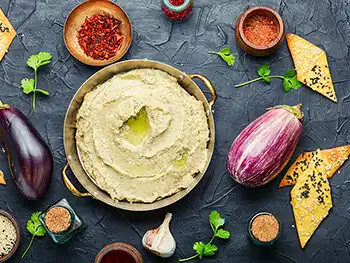 Le houmous, le falafel et le kebab sont parfumés au cumin, coriandre et sumac.